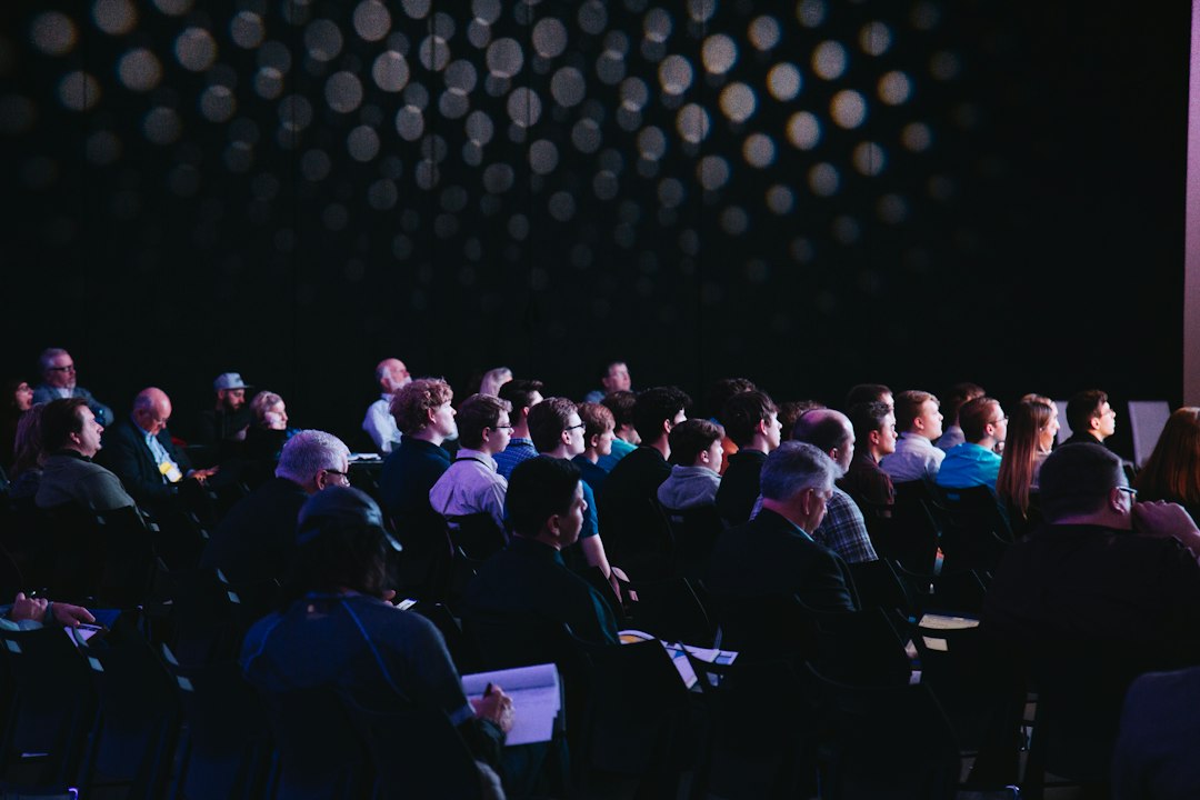 Publiczność podczas konferencji — zdjęcie stockowe, nie dokumentacja realizacji IDEISO